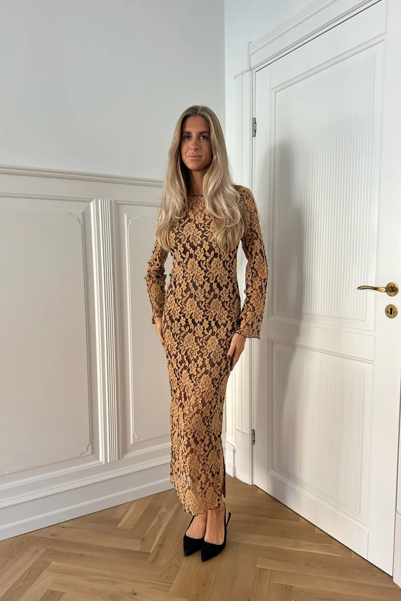 ElviraIC Kjole - Sort Gylden Beige