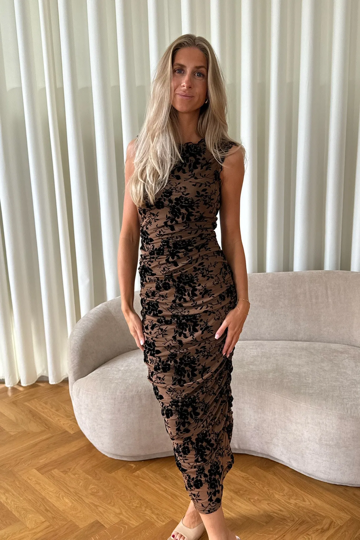 MiraIC Mesh Dress - Beige Sort Blomster Print