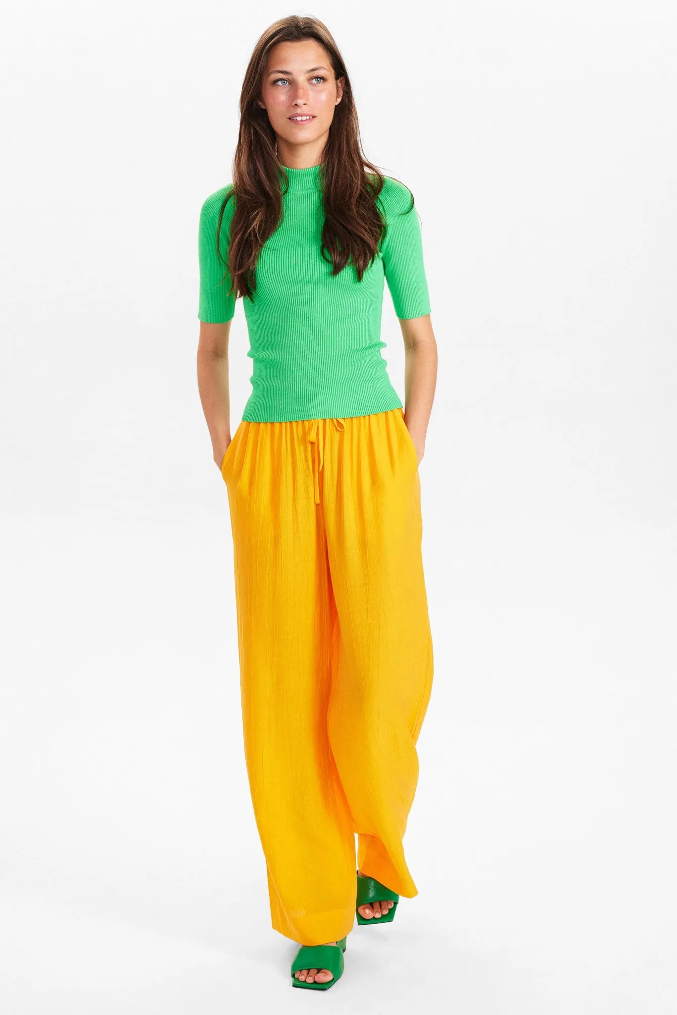 NUBIA SS PULLOVER CROPPED - Poison green