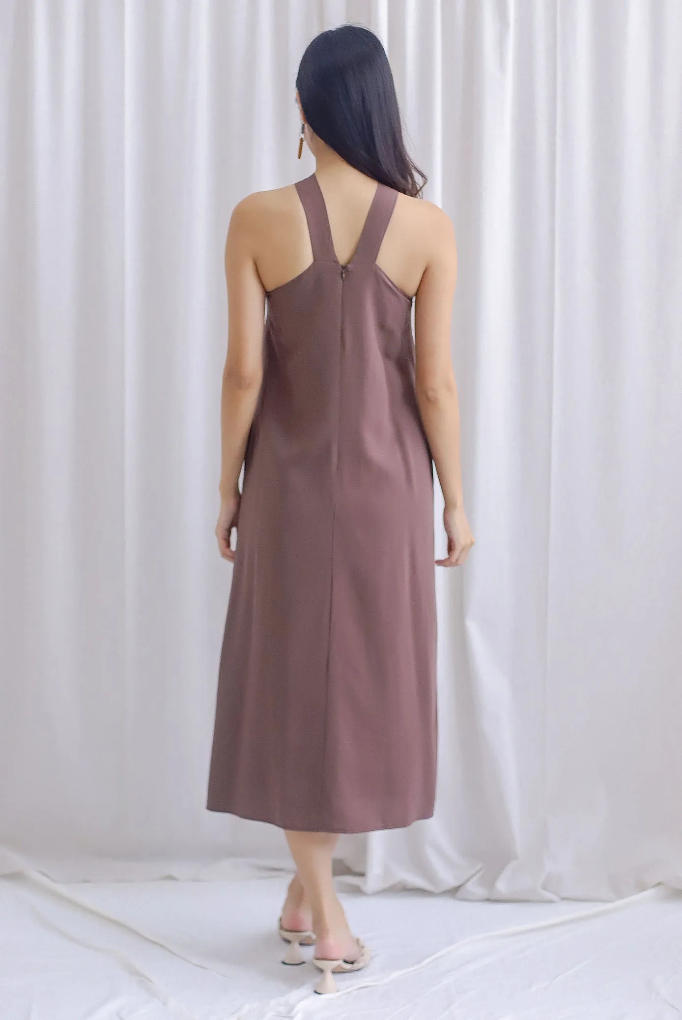 Ofelia Halter Loop Maxi Dress In Chocolate