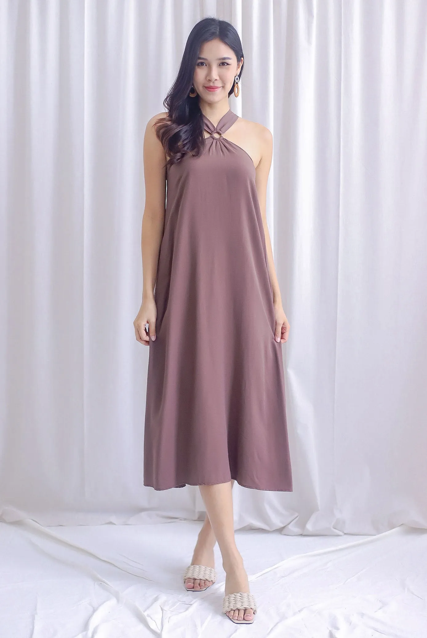 Ofelia Halter Loop Maxi Dress In Chocolate