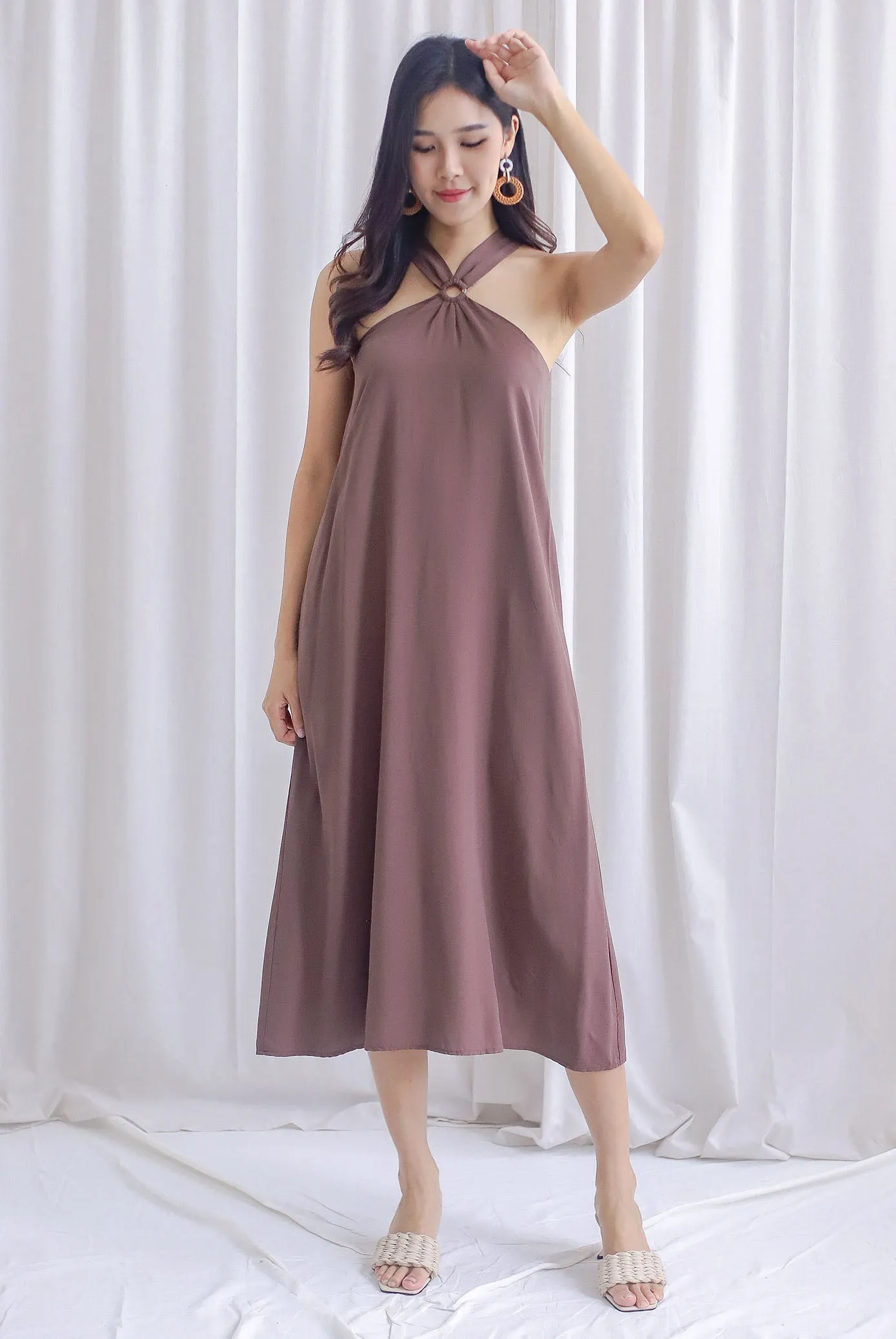 Ofelia Halter Loop Maxi Dress In Chocolate