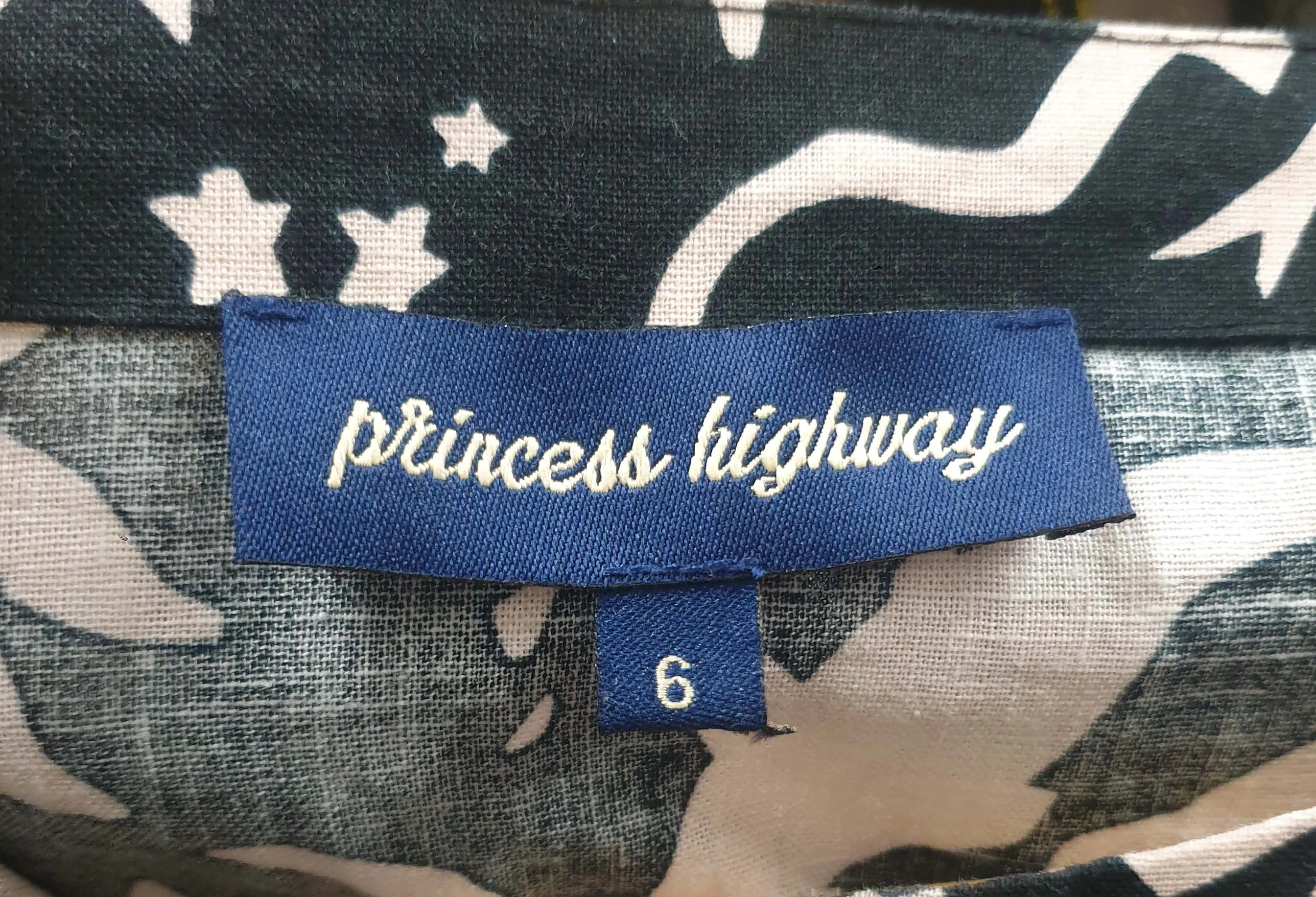 Princess Highway star sign print top size 6 (fits 6-8)