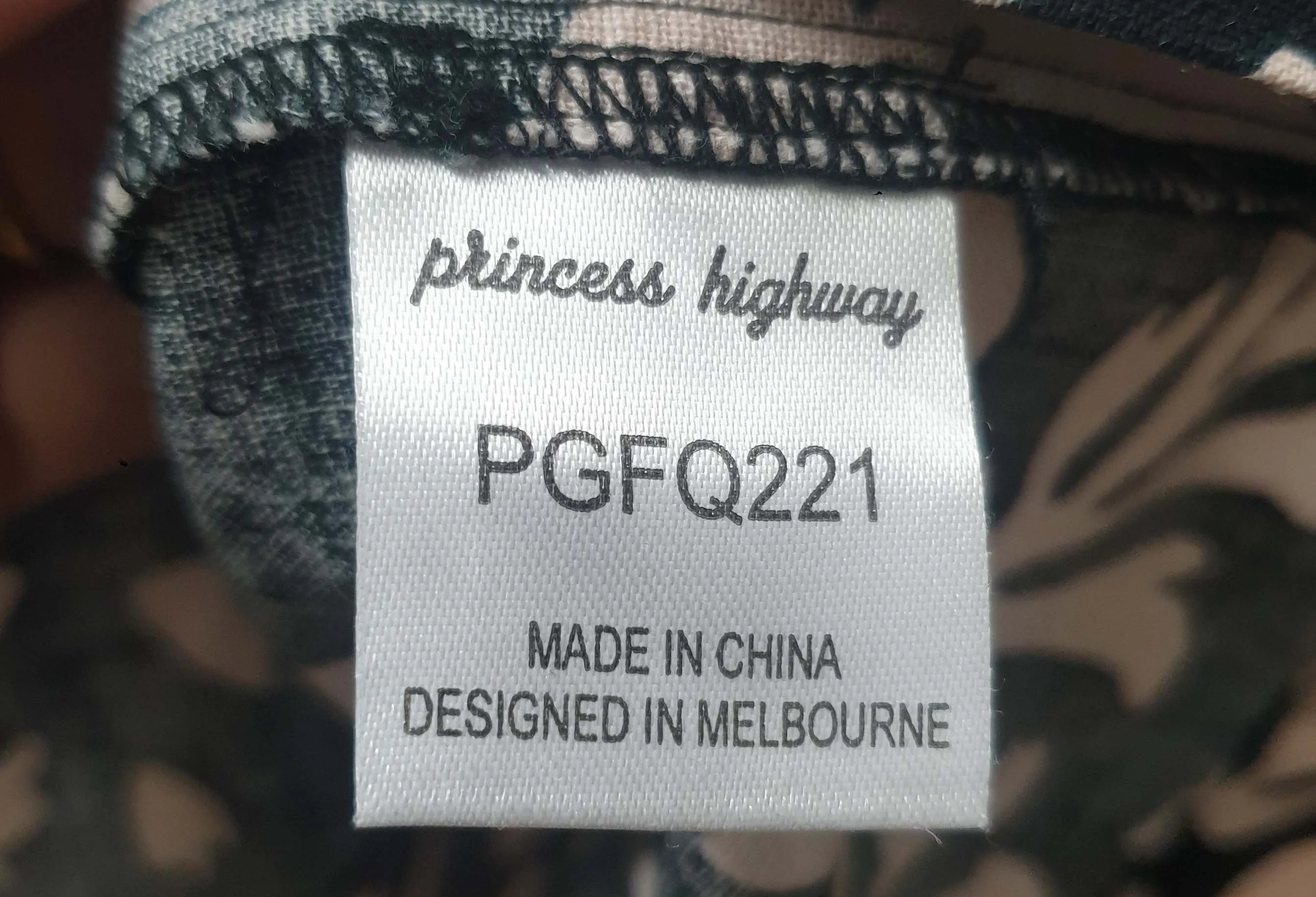 Princess Highway star sign print top size 6 (fits 6-8)